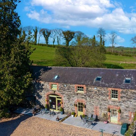 Period Coachhouse Villa Newbliss Bagian luar foto